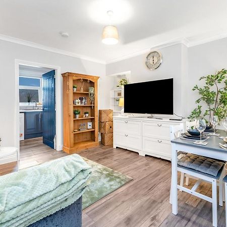 Modern & Spacious 2 Bedroom House - Free Parking - Front & Back Garden - Private Main Door Entrance Edynburg Zewnętrze zdjęcie