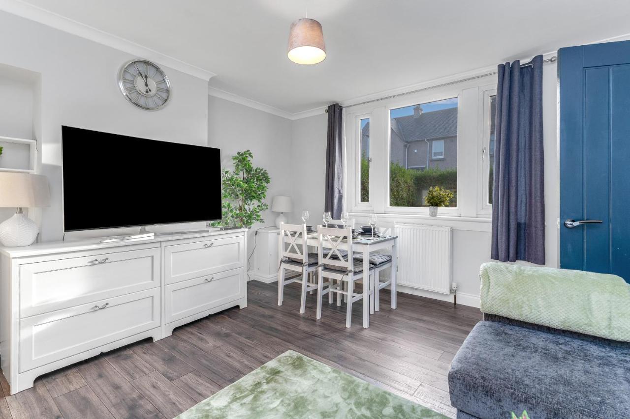 Modern & Spacious 2 Bedroom House - Free Parking - Front & Back Garden - Private Main Door Entrance Edynburg Zewnętrze zdjęcie