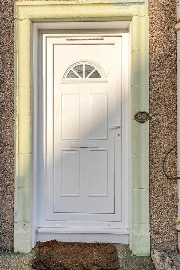 Modern & Spacious 2 Bedroom House - Free Parking - Front & Back Garden - Private Main Door Entrance Edynburg Zewnętrze zdjęcie