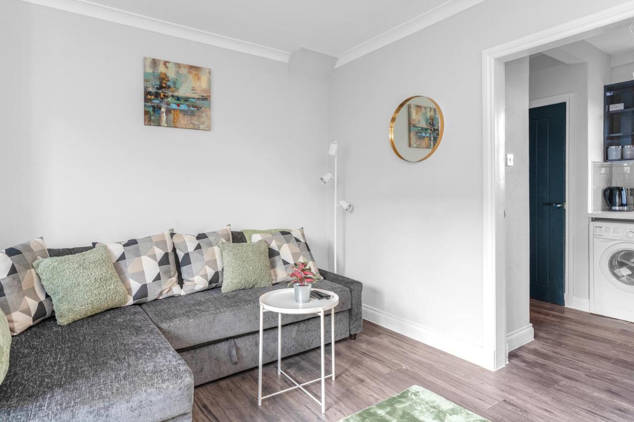 Modern & Spacious 2 Bedroom House - Free Parking - Front & Back Garden - Private Main Door Entrance Edynburg Zewnętrze zdjęcie