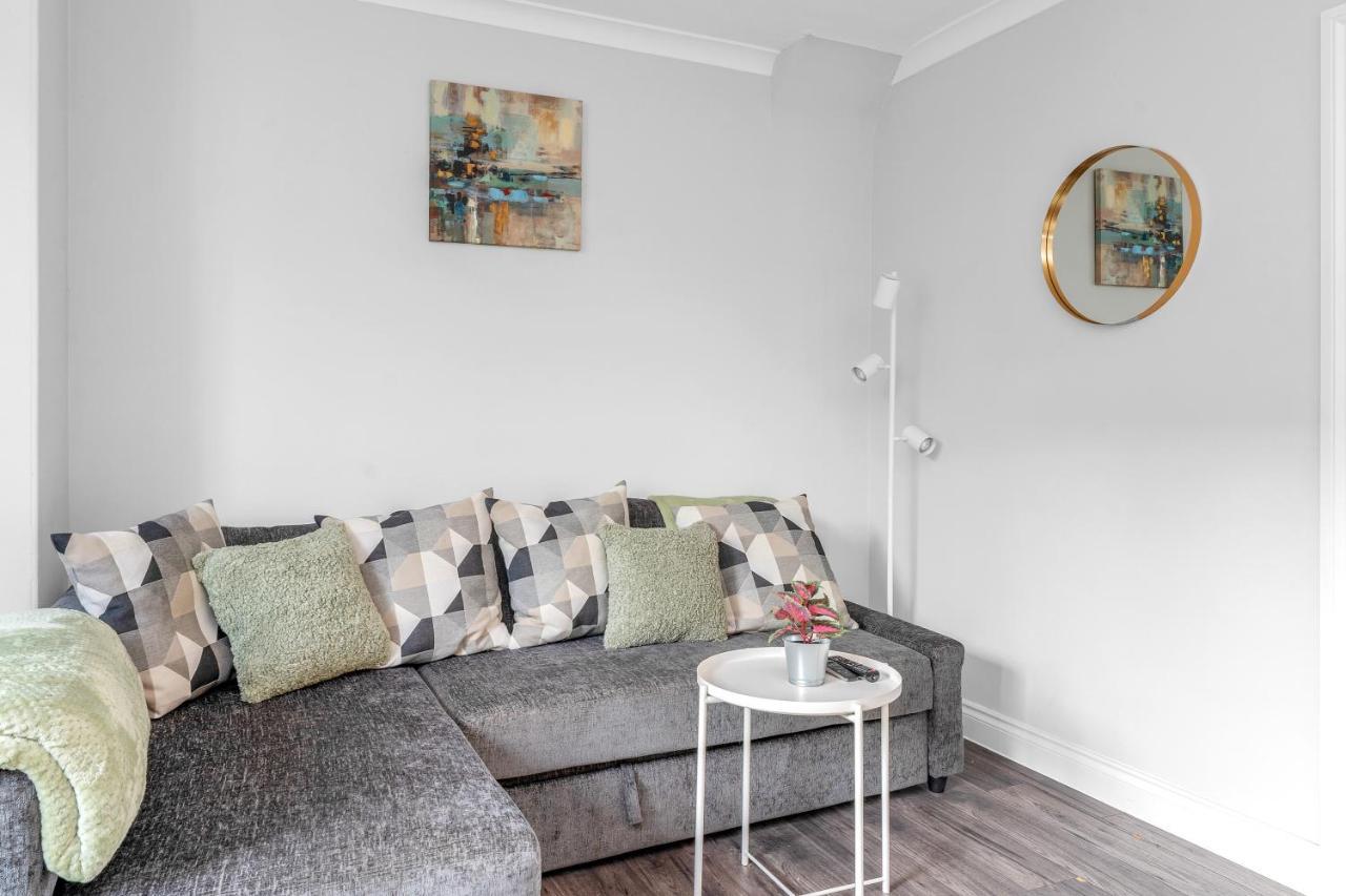 Modern & Spacious 2 Bedroom House - Free Parking - Front & Back Garden - Private Main Door Entrance Edynburg Zewnętrze zdjęcie