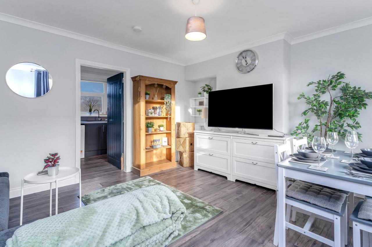 Modern & Spacious 2 Bedroom House - Free Parking - Front & Back Garden - Private Main Door Entrance Edynburg Zewnętrze zdjęcie