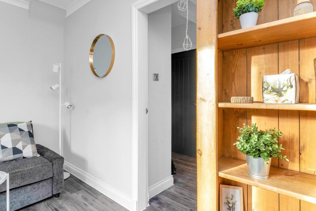 Modern & Spacious 2 Bedroom House - Free Parking - Front & Back Garden - Private Main Door Entrance Edynburg Zewnętrze zdjęcie