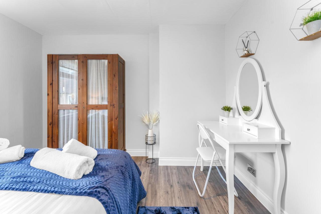 Modern & Spacious 2 Bedroom House - Free Parking - Front & Back Garden - Private Main Door Entrance Edynburg Zewnętrze zdjęcie