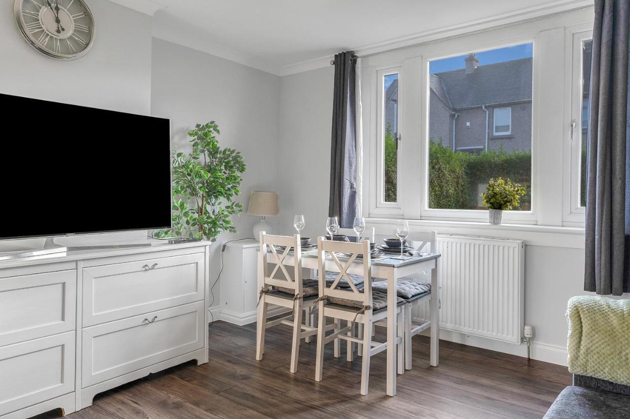 Modern & Spacious 2 Bedroom House - Free Parking - Front & Back Garden - Private Main Door Entrance Edynburg Zewnętrze zdjęcie