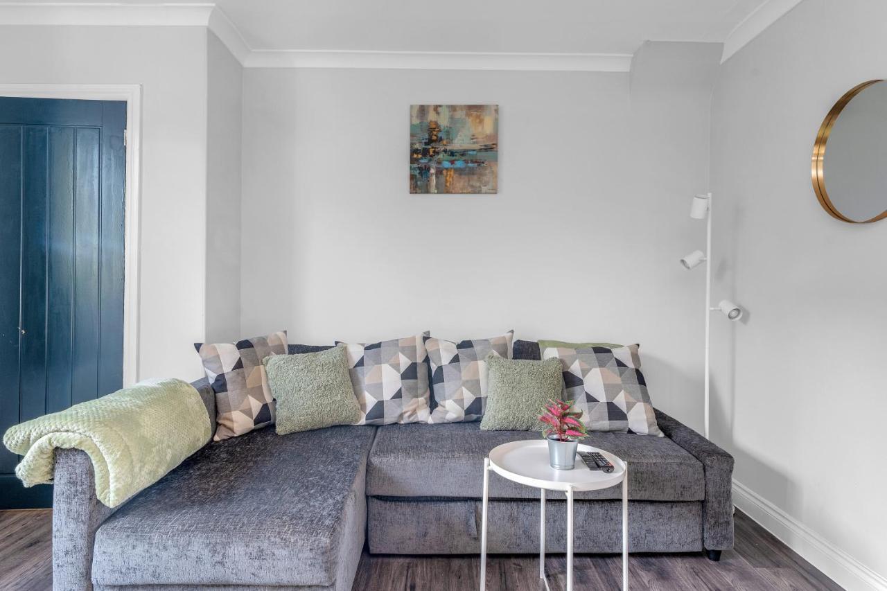 Modern & Spacious 2 Bedroom House - Free Parking - Front & Back Garden - Private Main Door Entrance Edynburg Zewnętrze zdjęcie